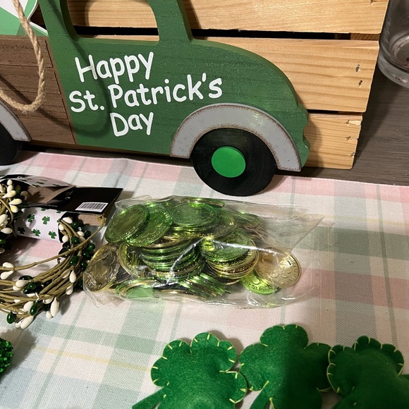 Assorted St. Patrick’s Day ☘️ Decorations. - Picture 2 of 7